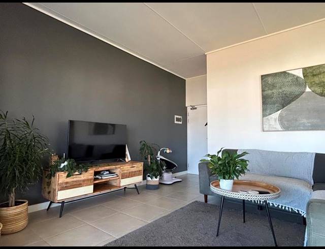 2 BEDROOM APARTMENT FOR SALE IN SANDOWN